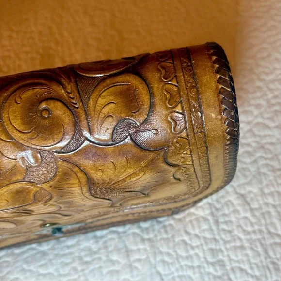 Hand tooled Leather Handbag with adjustable strap - Picture 5 of 14